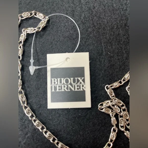 Silver colored BIJOUX TERNER Polyester glam clutch with chain strap, NWT - Picture 3 of 7